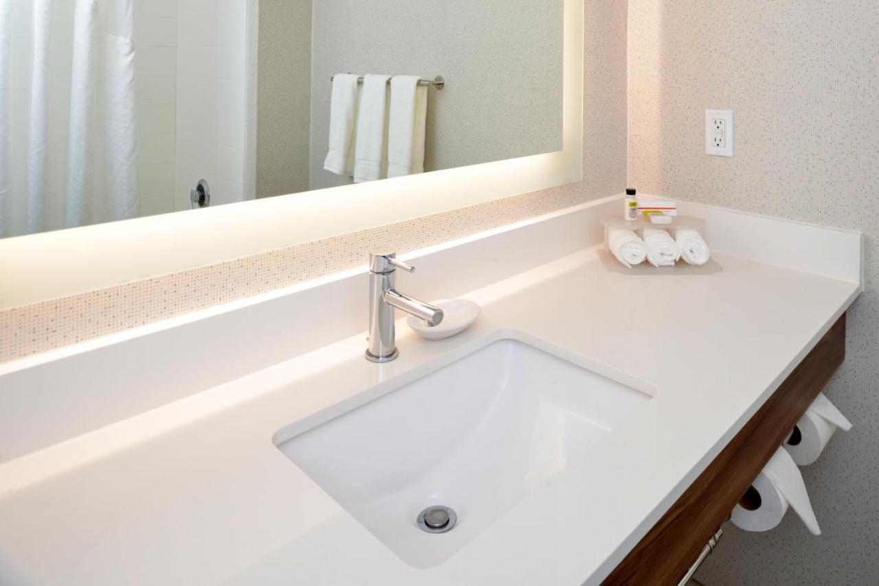 Holiday Inn Express Lodi By Ihg Exterior photo