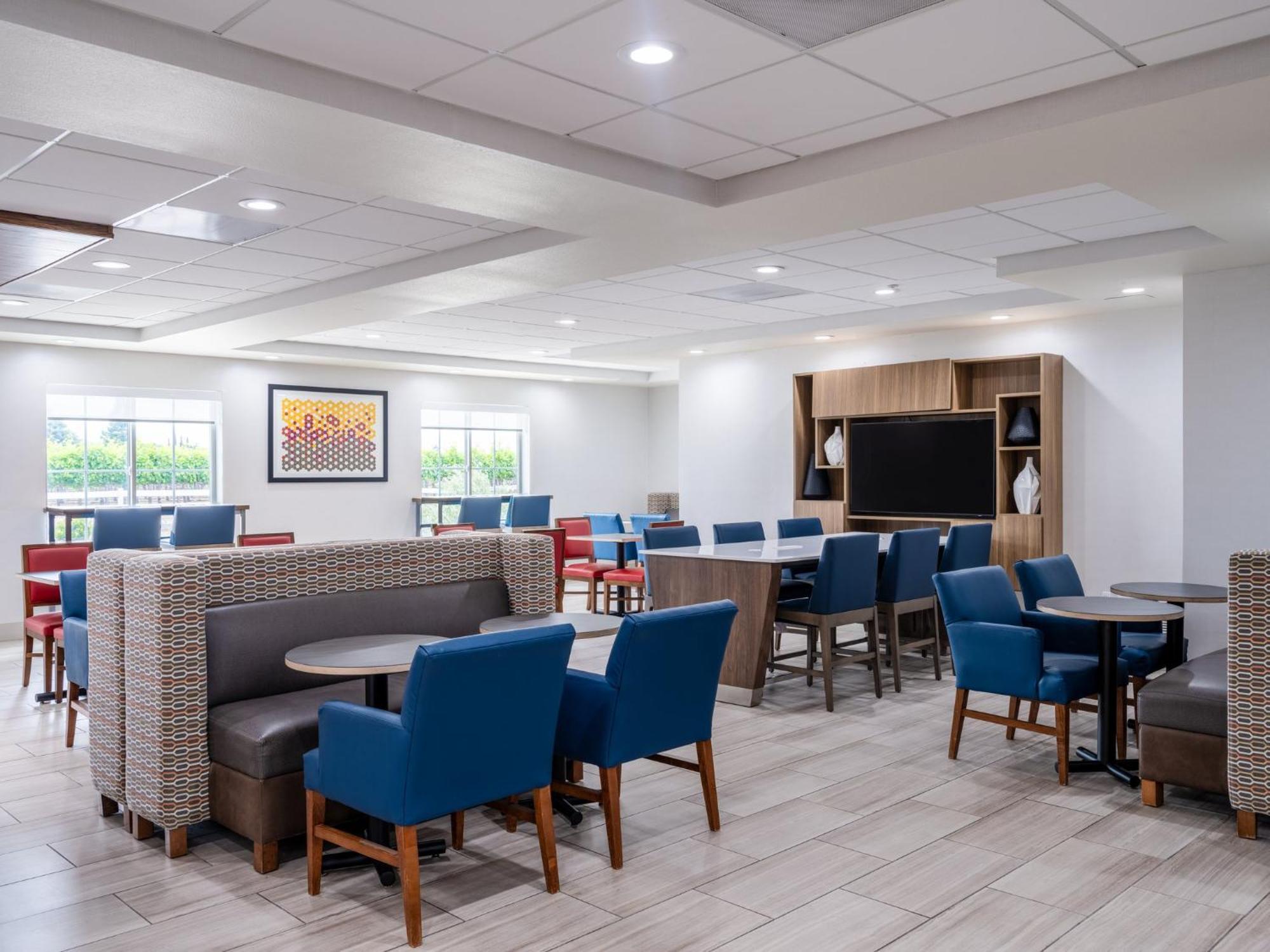 Holiday Inn Express Lodi By Ihg Exterior photo