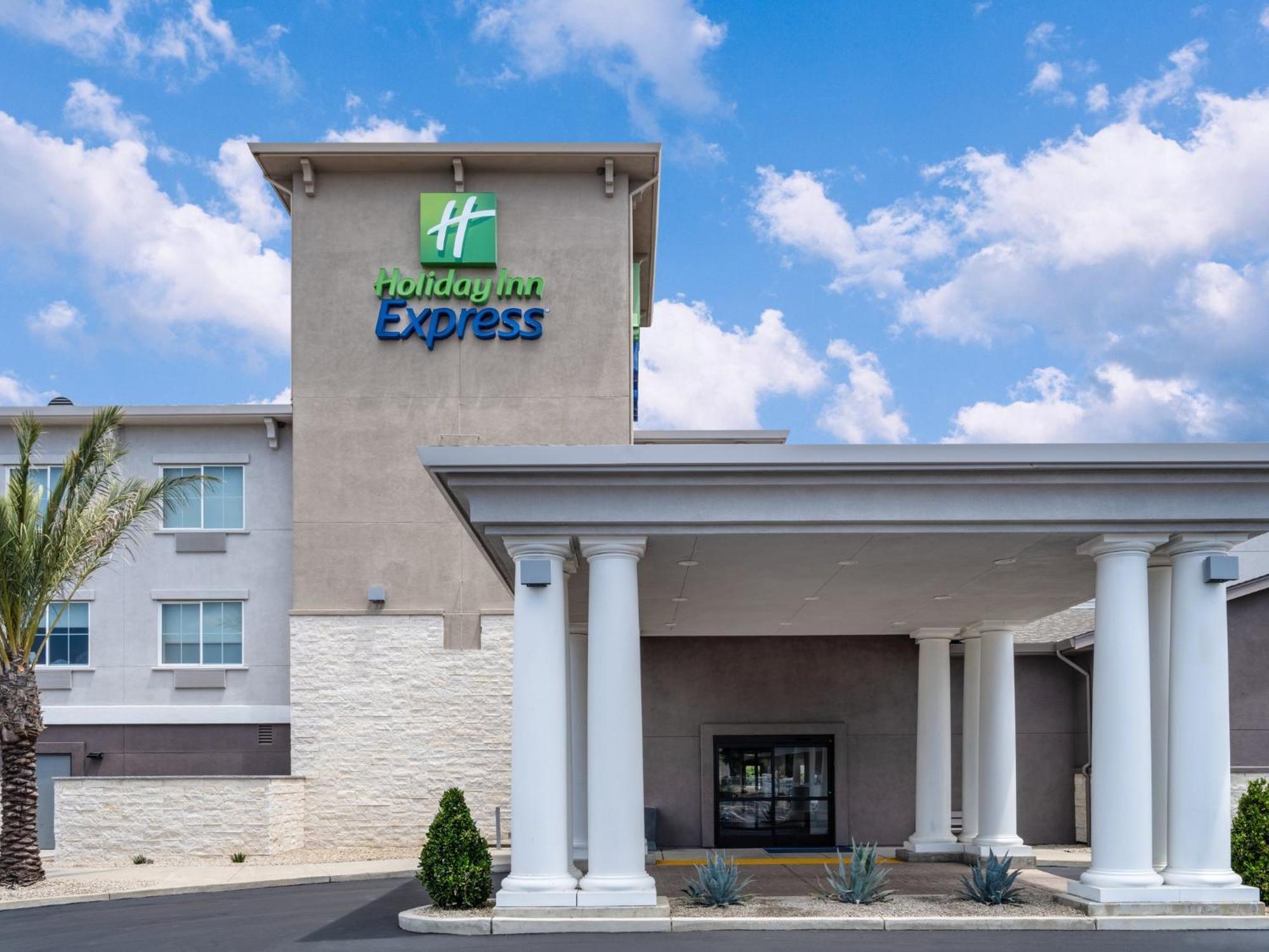 Holiday Inn Express Lodi By Ihg Exterior photo